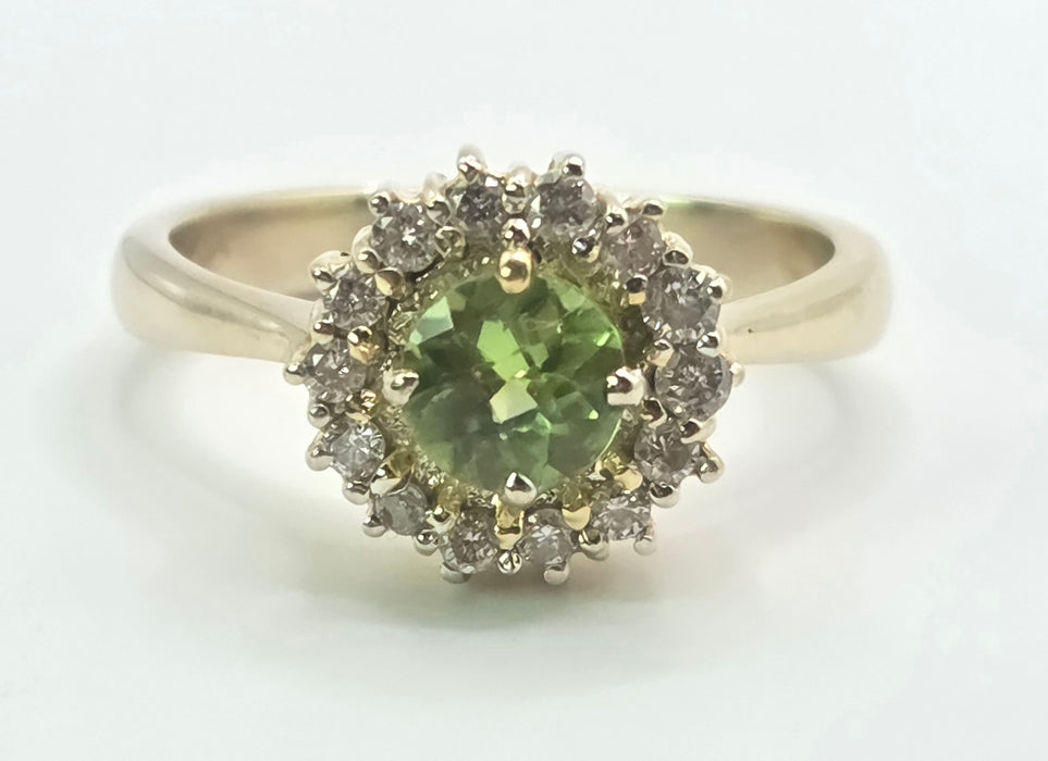 3211 Vintage: 18ct Yellow Gold Peridot & Diamond Cluster Ring