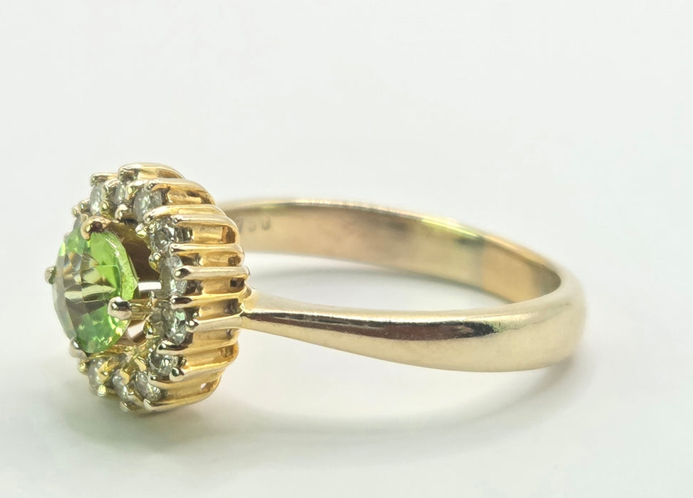3211 Vintage: 18ct Yellow Gold Peridot & Diamond Cluster Ring