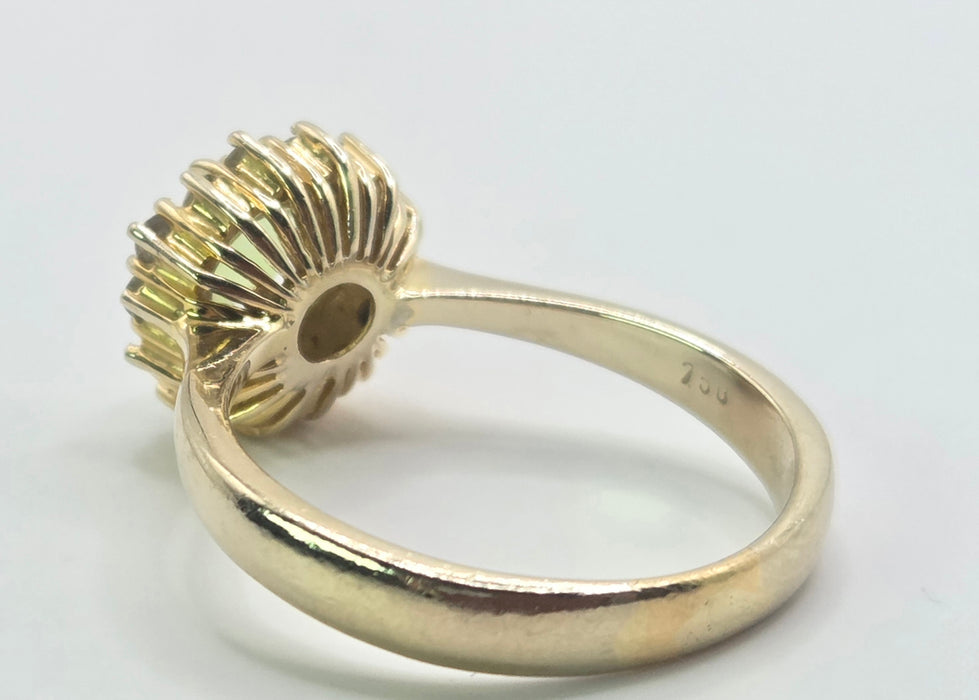 3211 Vintage: 18ct Yellow Gold Peridot & Diamond Cluster Ring