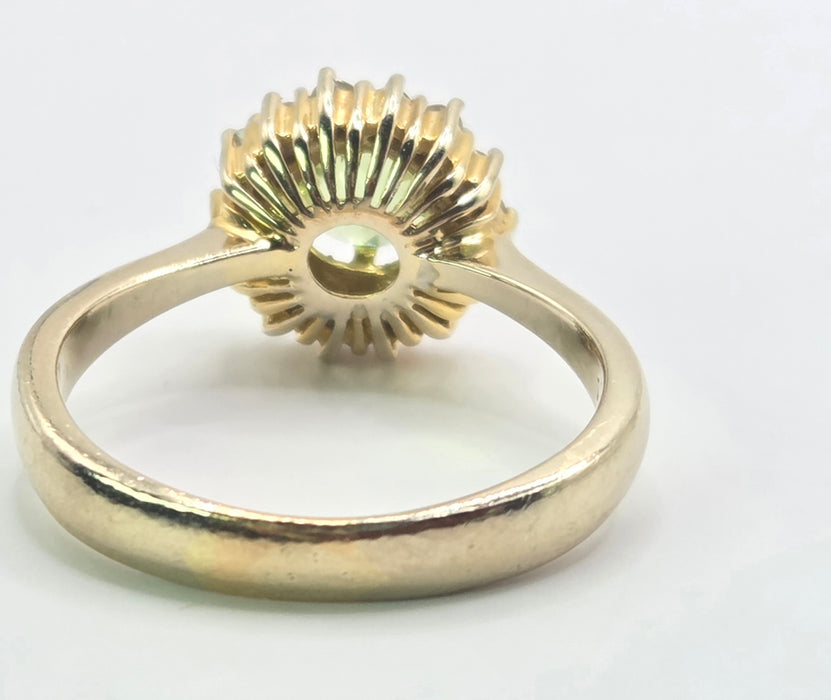 3211 Vintage: 18ct Yellow Gold Peridot & Diamond Cluster Ring