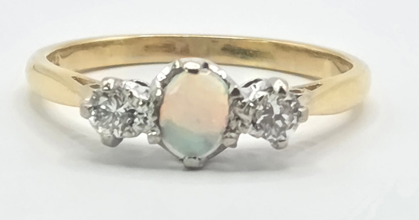3242 Vintage: 18ct Yellow Gold Opal & Diamond Three-Stone Ring