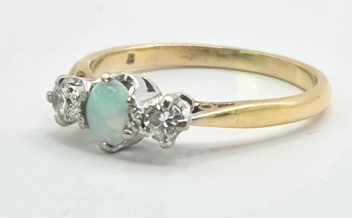 3242 Vintage: 18ct Yellow Gold Opal & Diamond Three-Stone Ring