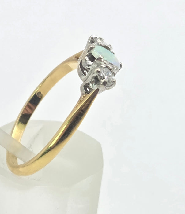 3242 Vintage: 18ct Yellow Gold Opal & Diamond Three-Stone Ring