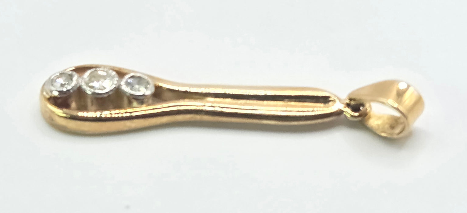 3217 Vintage: 18ct Yellow Gold Three-Stone Diamond Teardrop Pendant