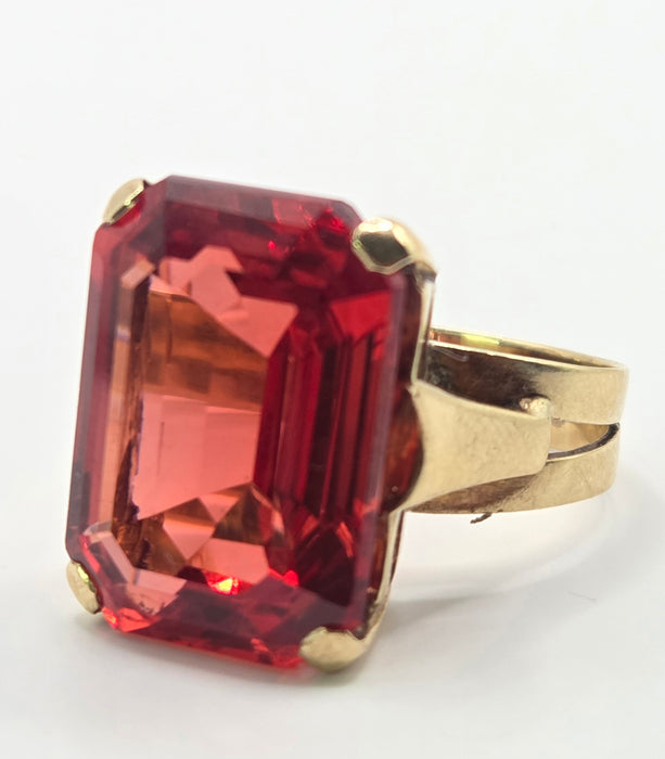 3125 Vintage: 18ct Yellow Gold Large Padparadscha Sapphire  (18.57ct) Solitaire Ring