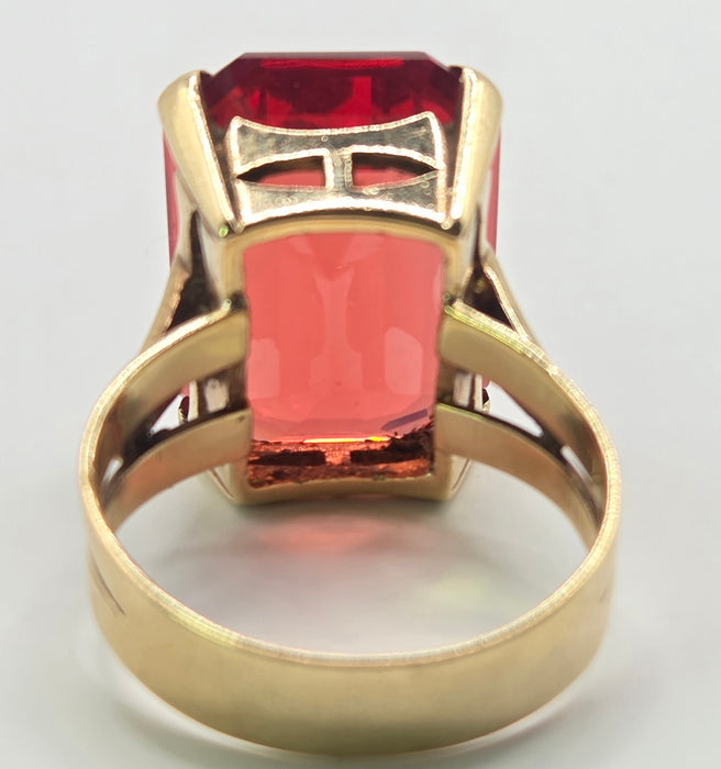 3125 Vintage: 18ct Yellow Gold Large Padparadscha Sapphire  (18.57ct) Solitaire Ring