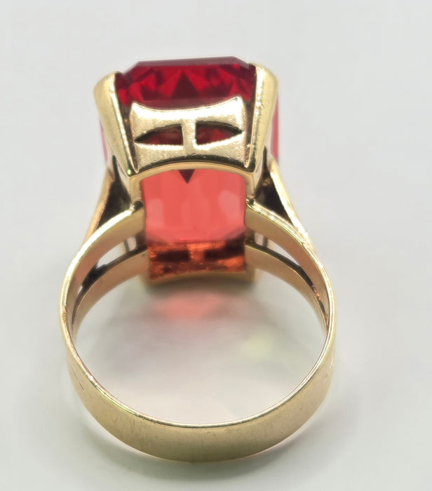 3125 Vintage: 18ct Yellow Gold Large Padparadscha Sapphire  (18.57ct) Solitaire Ring