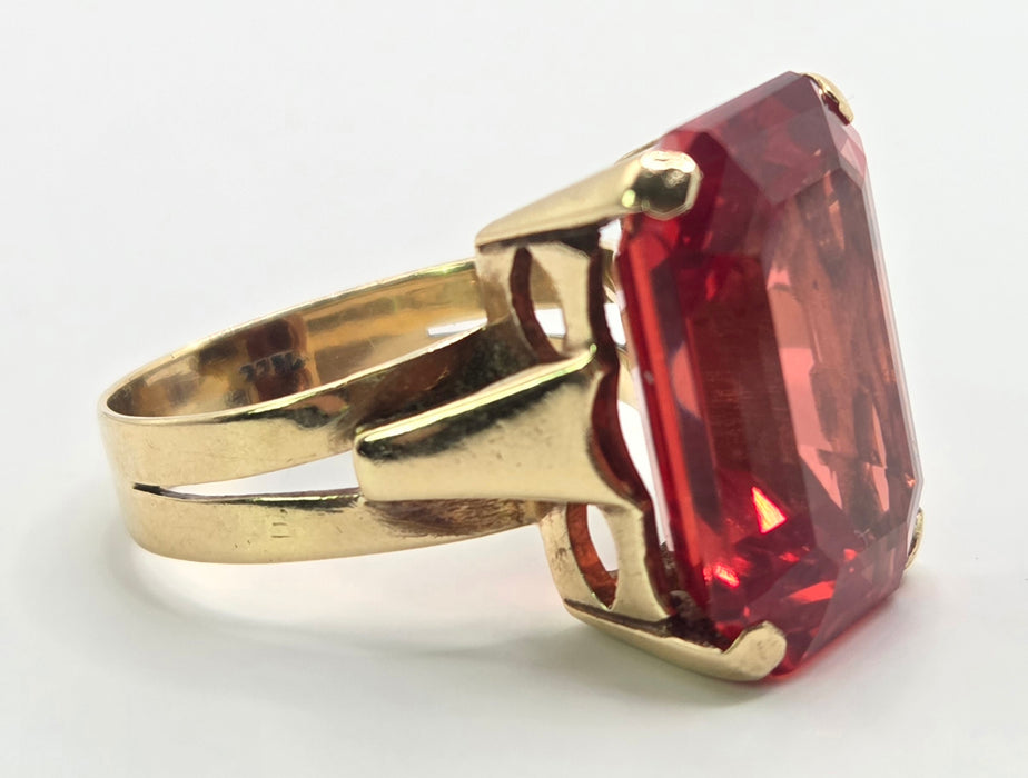 3125 Vintage: 18ct Yellow Gold Large Padparadscha Sapphire  (18.57ct) Solitaire Ring