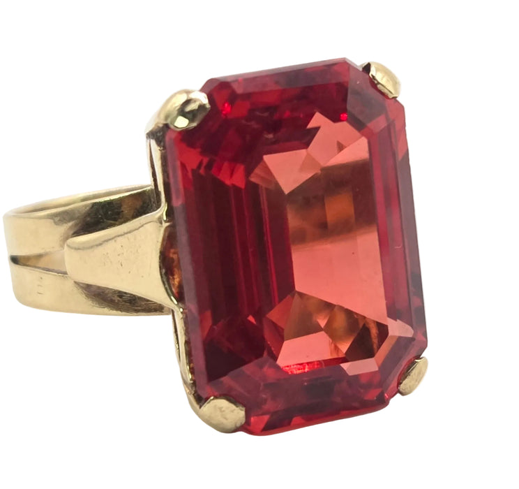 3125 Vintage: 18ct Yellow Gold Large Padparadscha Sapphire  (18.57ct) Solitaire Ring