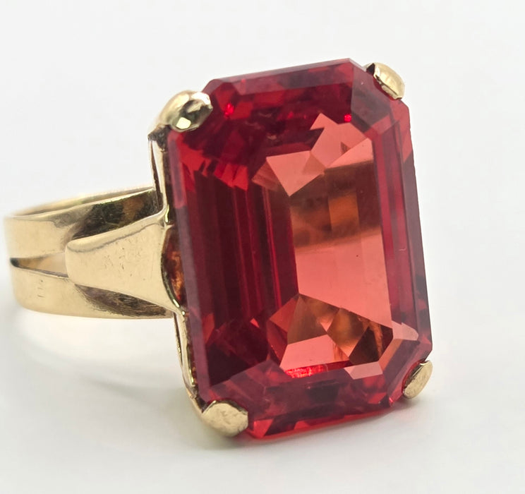3125 Vintage: 18ct Yellow Gold Large Padparadscha Sapphire  (18.57ct) Solitaire Ring