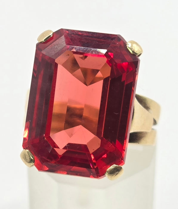 3125 Vintage: 18ct Yellow Gold Large Padparadscha Sapphire  (18.57ct) Solitaire Ring