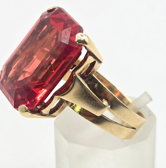 3125 Vintage: 18ct Yellow Gold Large Padparadscha Sapphire  (18.57ct) Solitaire Ring