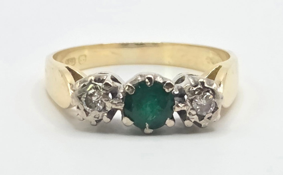3147 Vintage: 18ct Yellow Gold Emerald & Diamond Three Stone Ring — London 1976