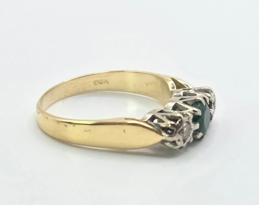3147 Vintage: 18ct Yellow Gold Emerald & Diamond Three Stone Ring — London 1976
