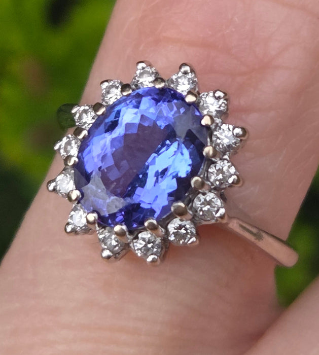 6500 Vintage: 18ct White Gold 2.06ct Tanzanite & Diamond Halo Cluster Ring