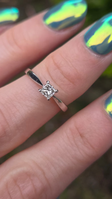 3130 Vintage: 18ct White Gold Princess Cut Diamond Solitaire Ring