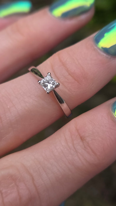 3130 Vintage: 18ct White Gold Princess Cut Diamond Solitaire Ring