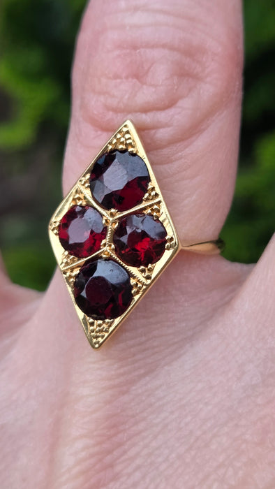 6536 Antique: 18ct Yellow Gold Garnet Marquise Panel Ring — Edwardian