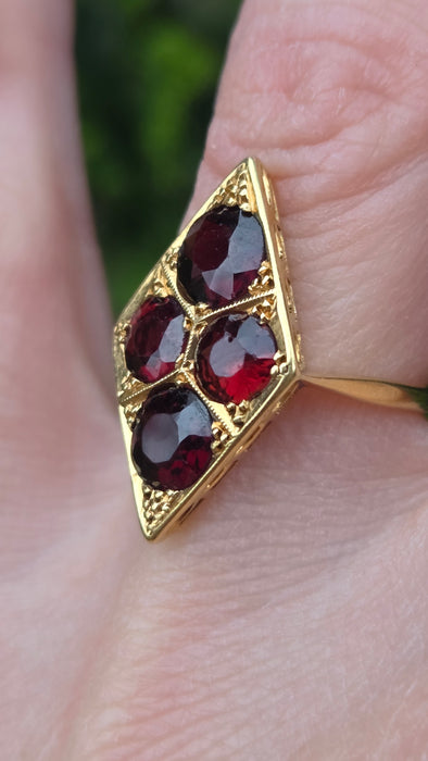 6536 Antique: 18ct Yellow Gold Garnet Marquise Panel Ring — Edwardian