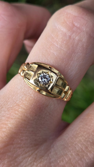 6497 Vintage: 18ct Yellow Gold 0.17ct Diamond Star Set Signet Ring