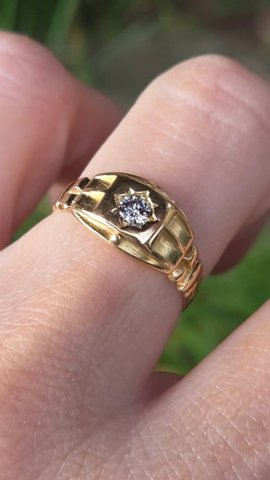 6497 Vintage: 18ct Yellow Gold 0.17ct Diamond Star Set Signet Ring