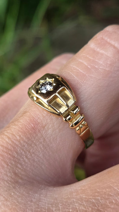 6497 Vintage: 18ct Yellow Gold 0.17ct Diamond Star Set Signet Ring