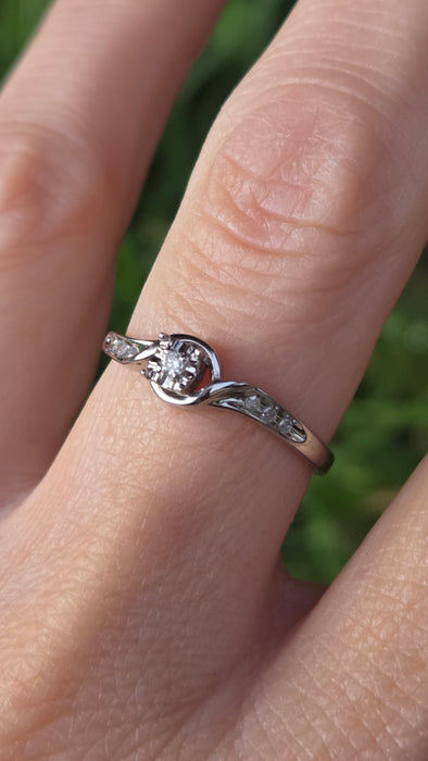 3032 Vintage: 9ct White Gold Seven Diamond Twist Ring