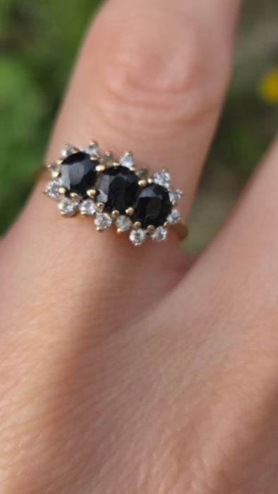 3167 Vintage: 9ct Yellow Gold Sapphire & Simulated Diamond Cluster Ring