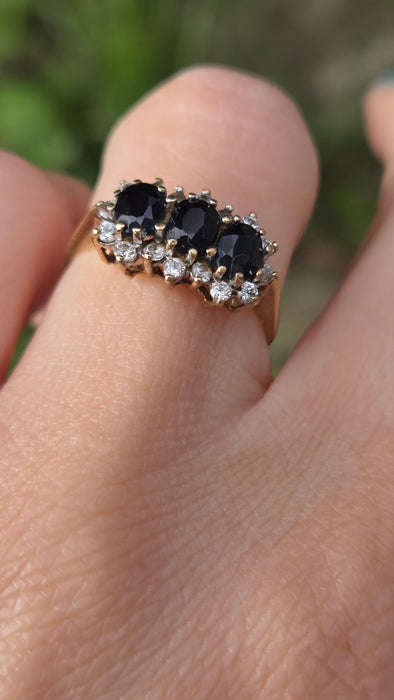 3167 Vintage: 9ct Yellow Gold Sapphire & Simulated Diamond Cluster Ring