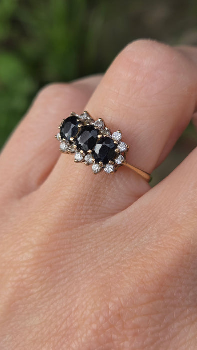 3167 Vintage: 9ct Yellow Gold Sapphire & Simulated Diamond Cluster Ring