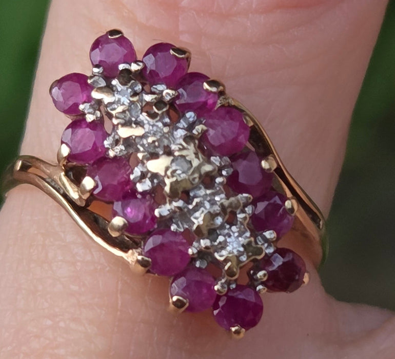 3222 Vintage: 9ct Yellow Gold Ruby & Diamond Cluster Ring — From 1970's