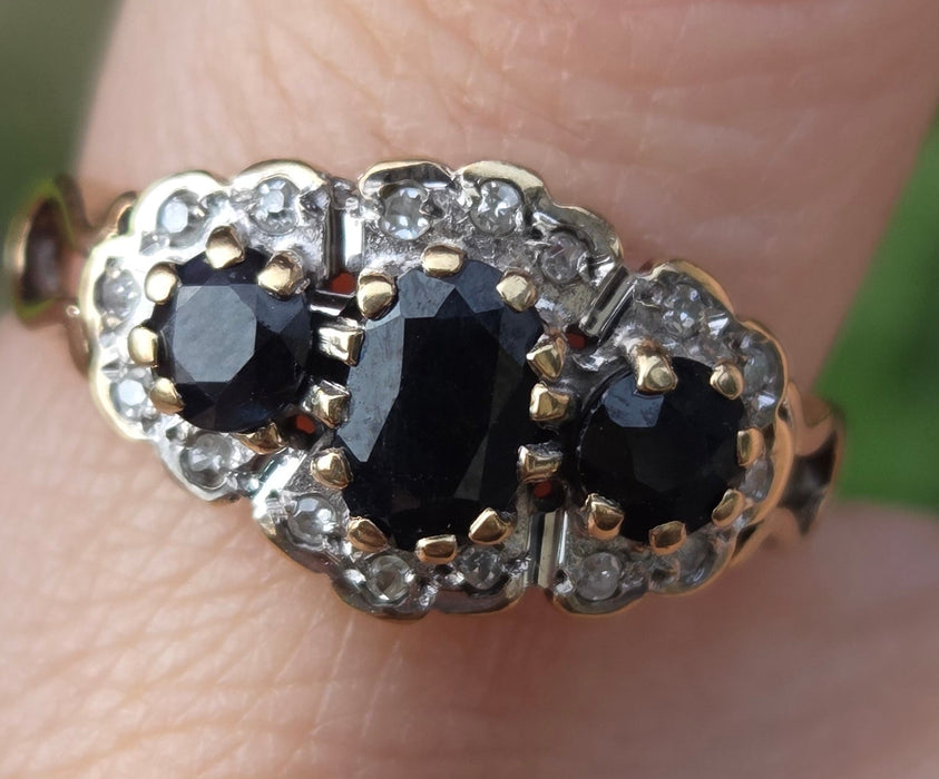 3216 Vintage: 9ct Yellow Gold Sapphire & Diamond Triple Cluster Ring
