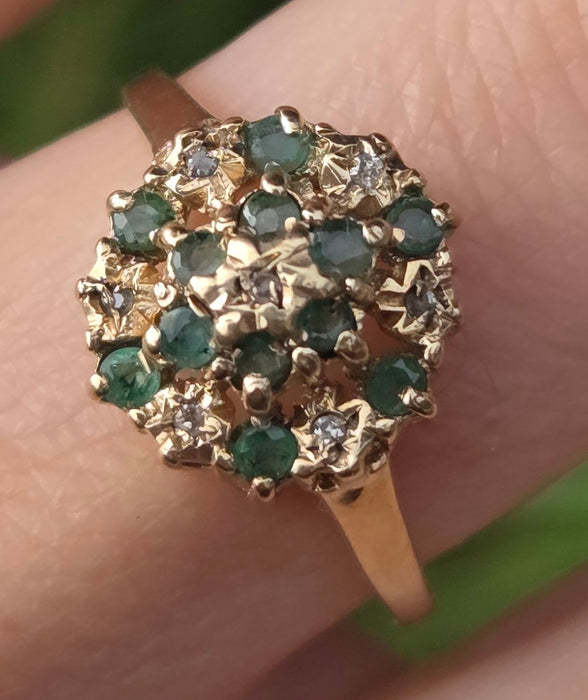 3213 Vintage: 9ct Yellow Gold Emerald & Diamond Dome Cluster Ring