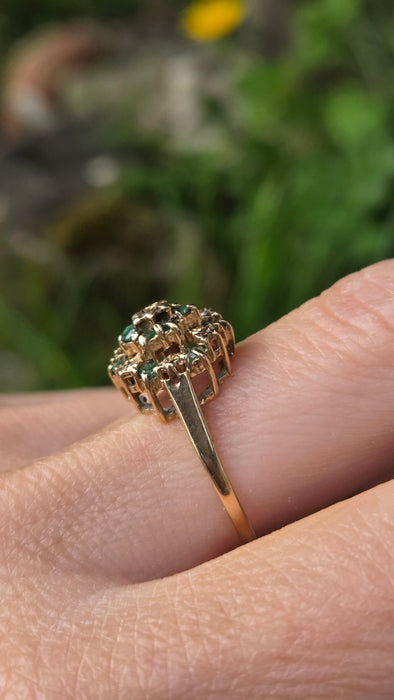 3213 Vintage: 9ct Yellow Gold Emerald & Diamond Dome Cluster Ring