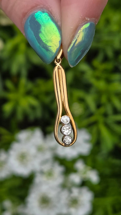3217 Vintage: 18ct Yellow Gold Three-Stone Diamond Teardrop Pendant