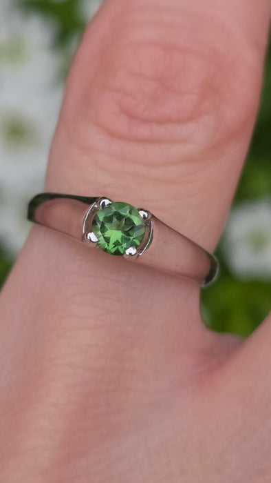 6515 Vintage: 9ct White Gold Demantoid Garnet Solitaire Ring