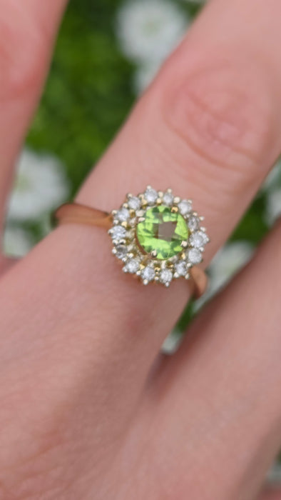 3211 Vintage: 18ct Yellow Gold Peridot & Diamond Cluster Ring