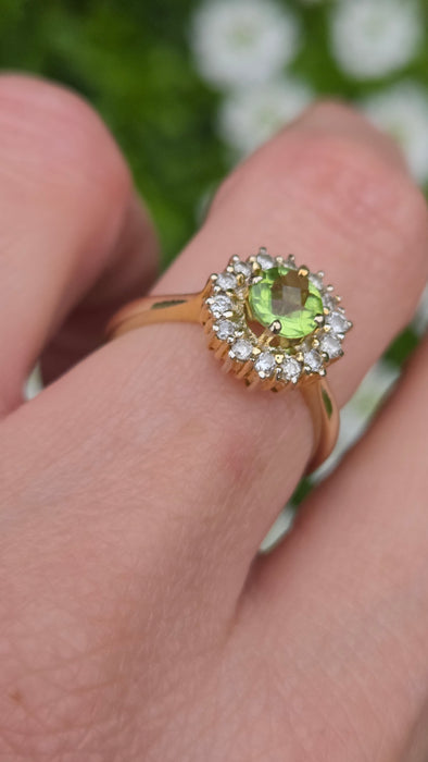 3211 Vintage: 18ct Yellow Gold Peridot & Diamond Cluster Ring