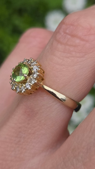 3211 Vintage: 18ct Yellow Gold Peridot & Diamond Cluster Ring