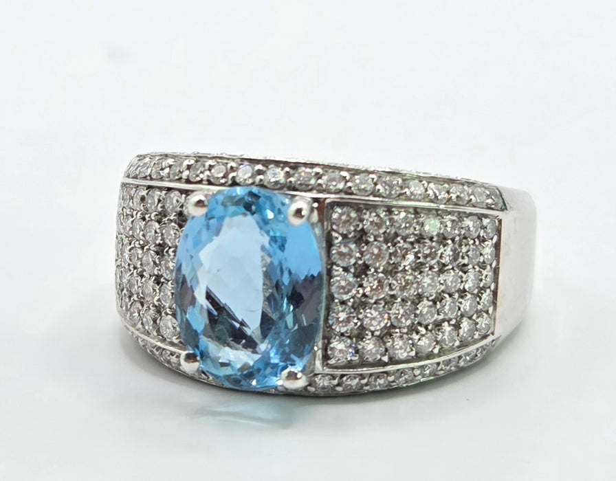 3245 Vintage: 18ct White Gold Aquamarine & Diamond Ring — 2.05ct Aquamarine, 2.00ct Diamonds