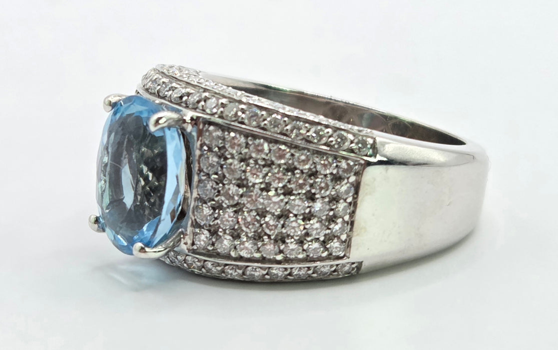 3245 Vintage: 18ct White Gold Aquamarine & Diamond Ring — 2.05ct Aquamarine, 2.00ct Diamonds