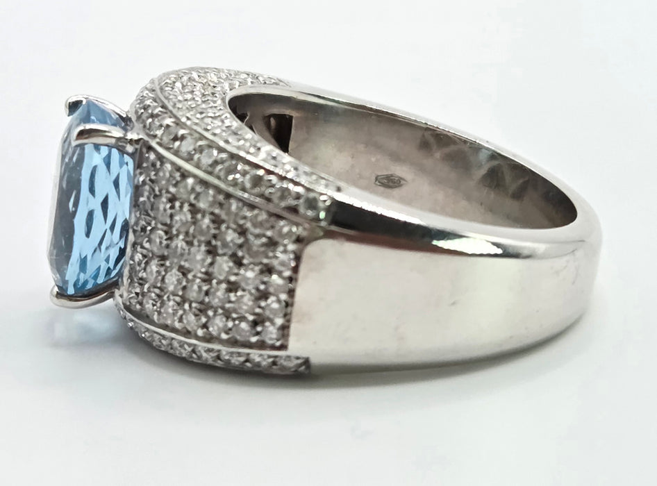 3245 Vintage: 18ct White Gold Aquamarine & Diamond Ring — 2.05ct Aquamarine, 2.00ct Diamonds