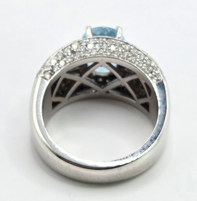 3245 Vintage: 18ct White Gold Aquamarine & Diamond Ring — 2.05ct Aquamarine, 2.00ct Diamonds