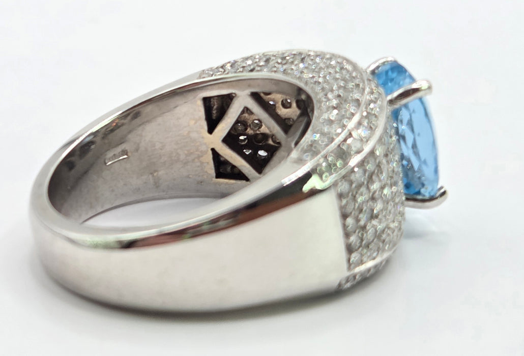 3245 Vintage: 18ct White Gold Aquamarine & Diamond Ring — 2.05ct Aquamarine, 2.00ct Diamonds