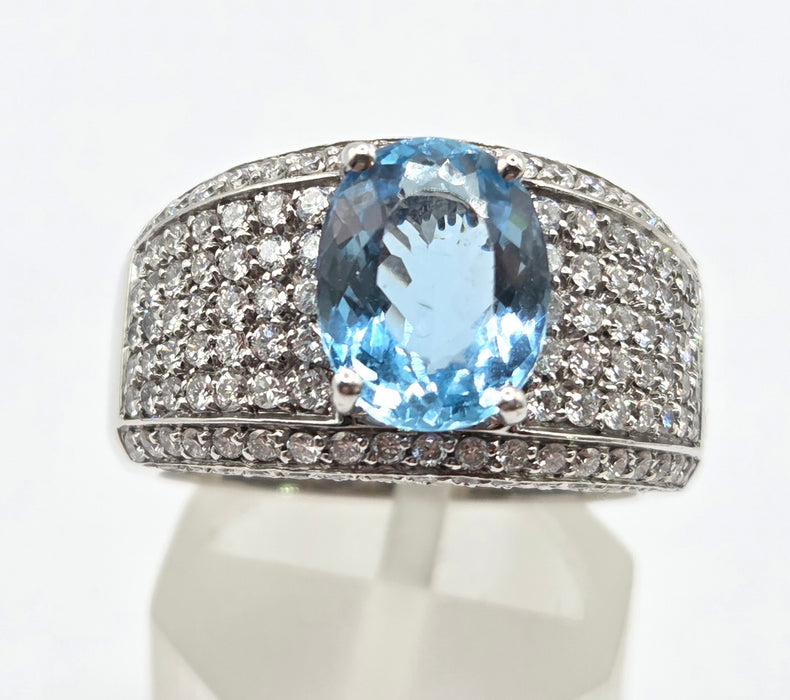 3245 Vintage: 18ct White Gold Aquamarine & Diamond Ring — 2.05ct Aquamarine, 2.00ct Diamonds