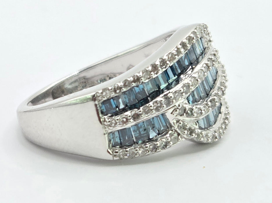 3252 Vintage: 9ct White Gold Blue & White Diamond Cluster Ring