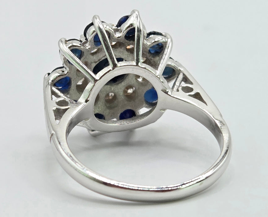 6046 Vintage: 18ct White Gold Sapphire & Diamond Flower Cluster Ring