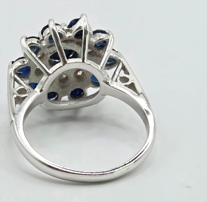 6046 Vintage: 18ct White Gold Sapphire & Diamond Flower Cluster Ring