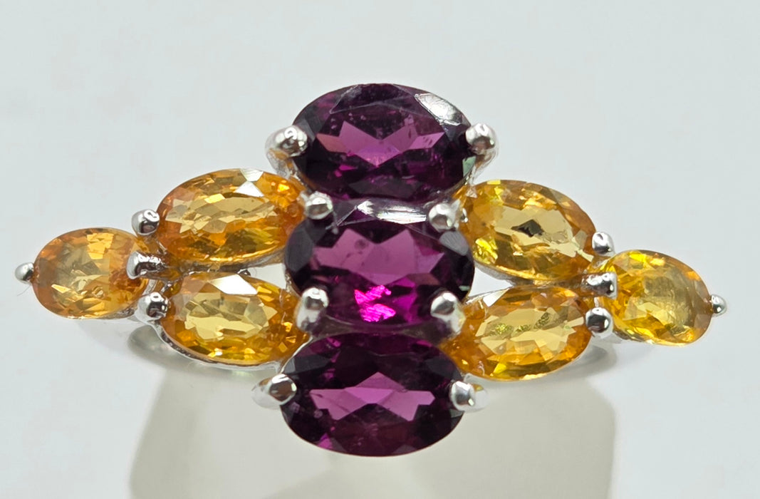 6101 Vintage: 9ct White Gold Yellow Sapphire & Tourmaline Cluster Ring