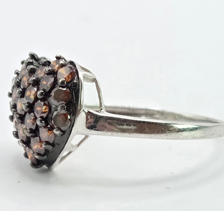 6103 Vintage: 9ct White Gold Red Diamond Heart Cluster Ring